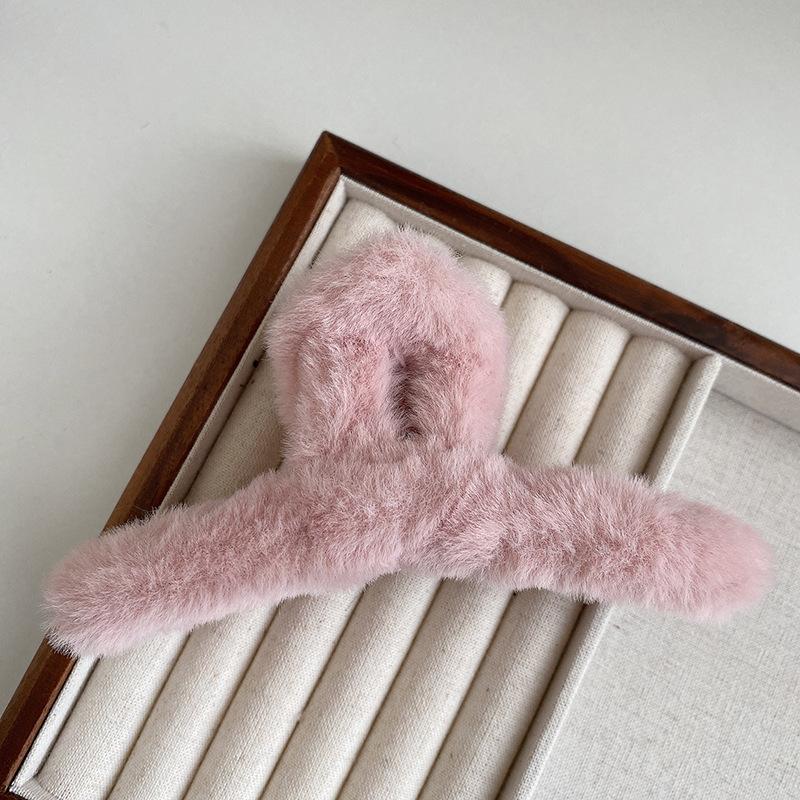 Plush Hair Claw Elegant Acrylic Hairpins Faux Fur Hair Clip Barrette Crab Headwear for Women Girls Winter Hair Accessories