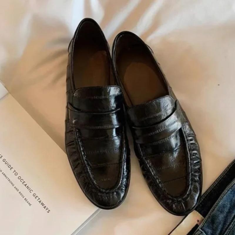 Luxury   Autumn Women Loafers Vintage Pleated