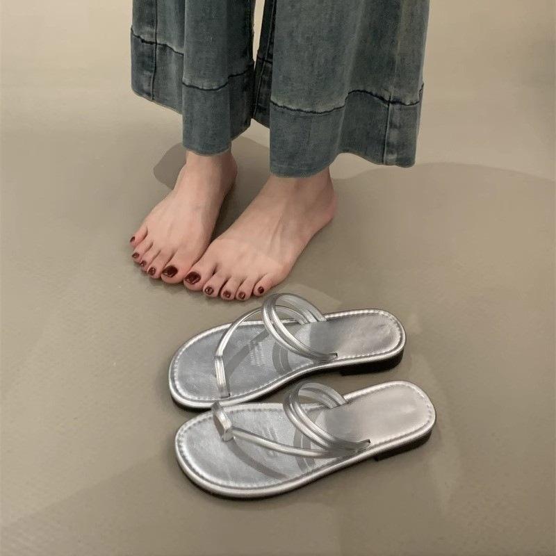 French thin strap flat-bottomed set of toe sandals female 2025 new summer fairy wind two wear one word with outside wear cool slippers