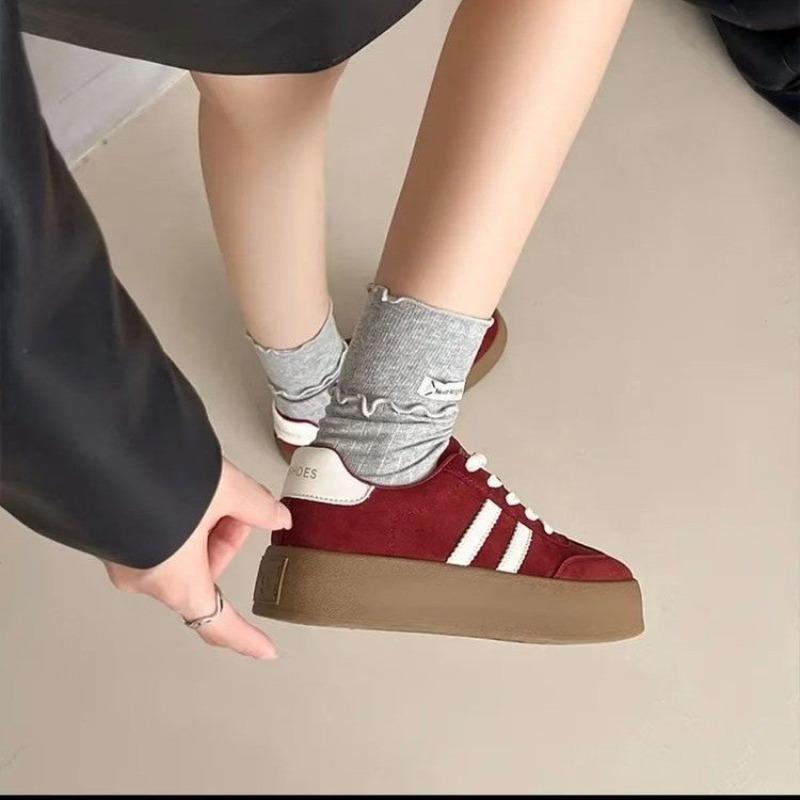 Women's autumn new shoes versatile women's board shoes flat sole soft sole not tired feet trendy cool casual shoes
