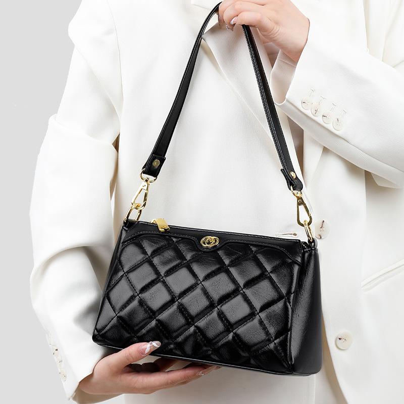 Bag Women's 2025 New Korean Version of Fashion Lingge Commuter Mom Bag One Shoulder Armpit Bag Middle-aged Women's Crossbody Bag