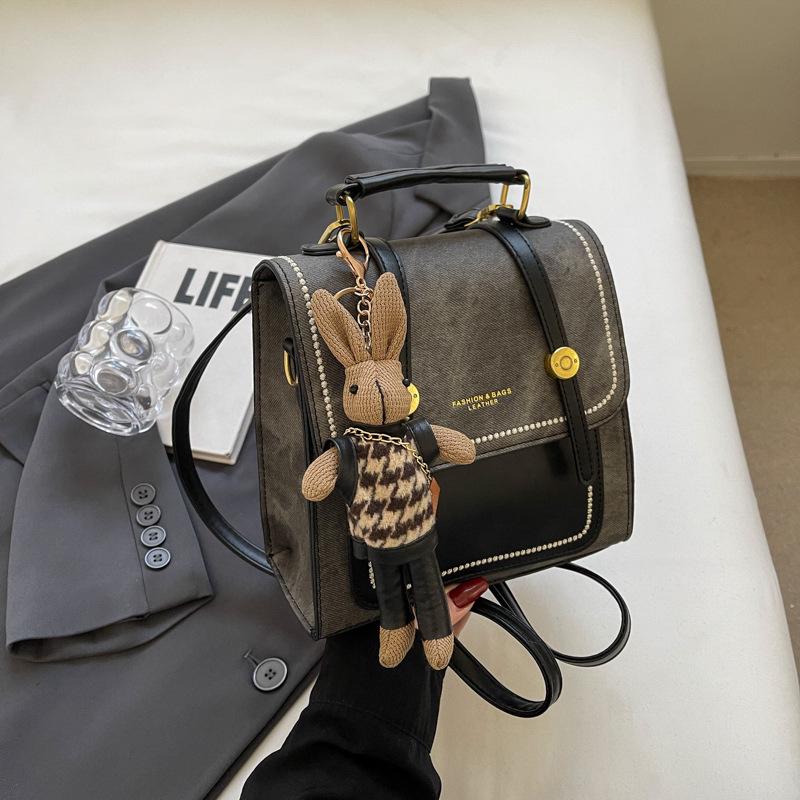 

Kathleen High-Value Waterproof Large Lazy Style Travel & Commuting Bag: Versatile, Multi-Functional, and Spacious