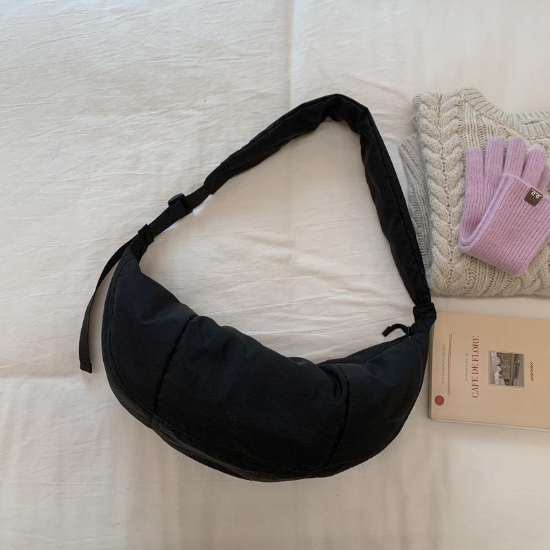 

Japan and Korea casual messenger bag women s 2025 new simple and lightweight dumpling bag niche design commuter shoulder bag tide чёрный