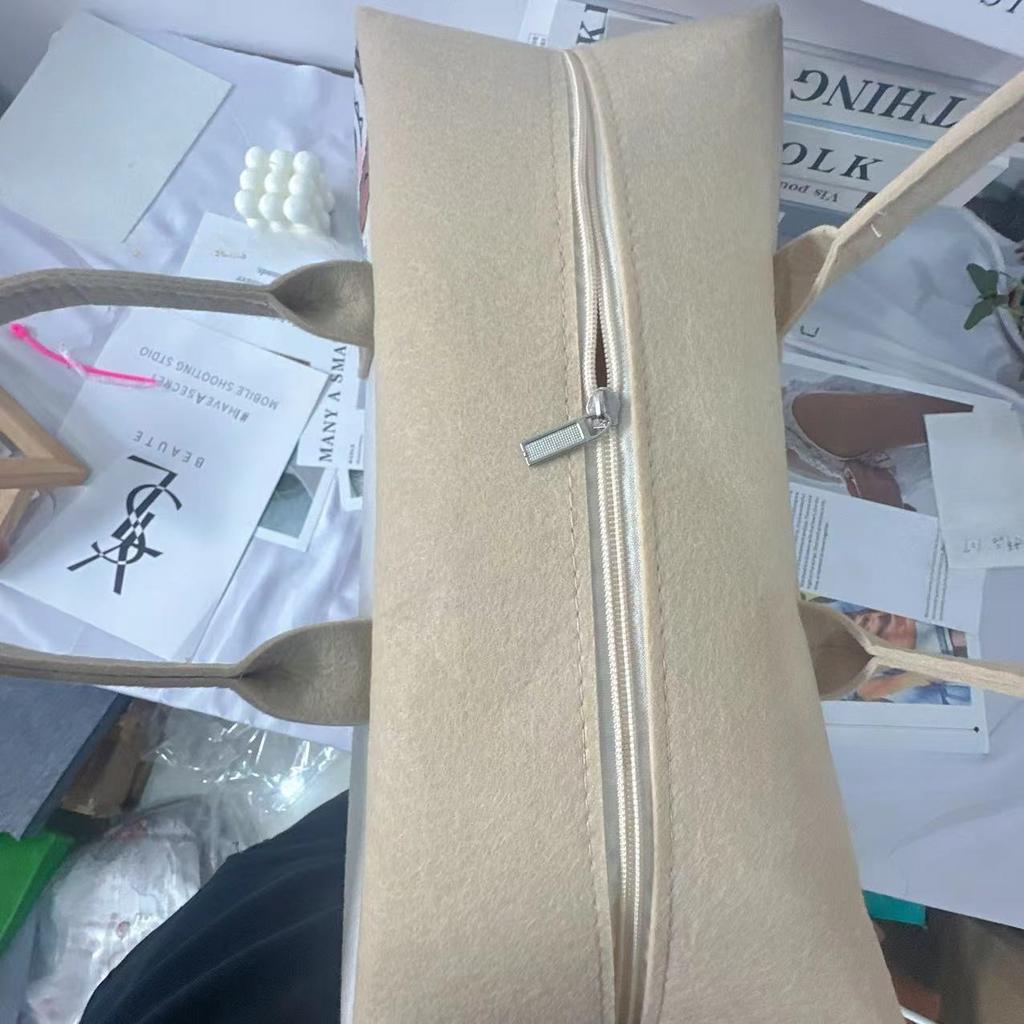 Nová labubu kreslená plstěná přenosná ruční jednoduchá dětská taška tote taška na obědový box úložná taška taška na jídlo