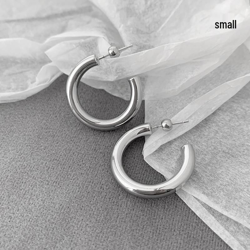 2024 European & American Minimalist Gold-Tone C-Shaped Hoop Earrings for Women
