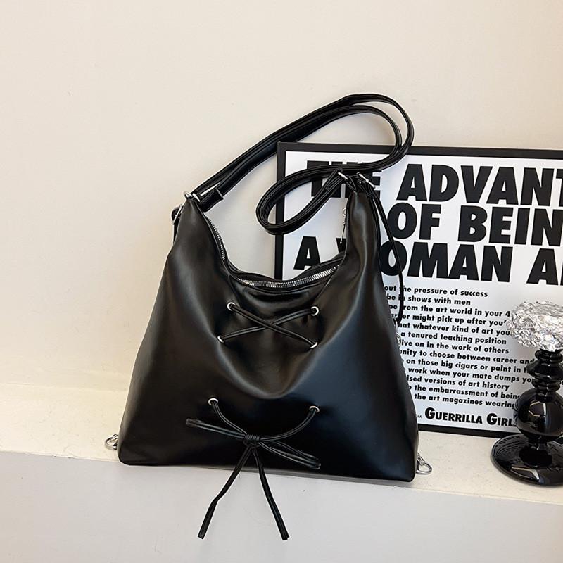 

Fashionable Spring 2024 Trendy Simple Shoulder Bag For Women With Spacious Interior Black