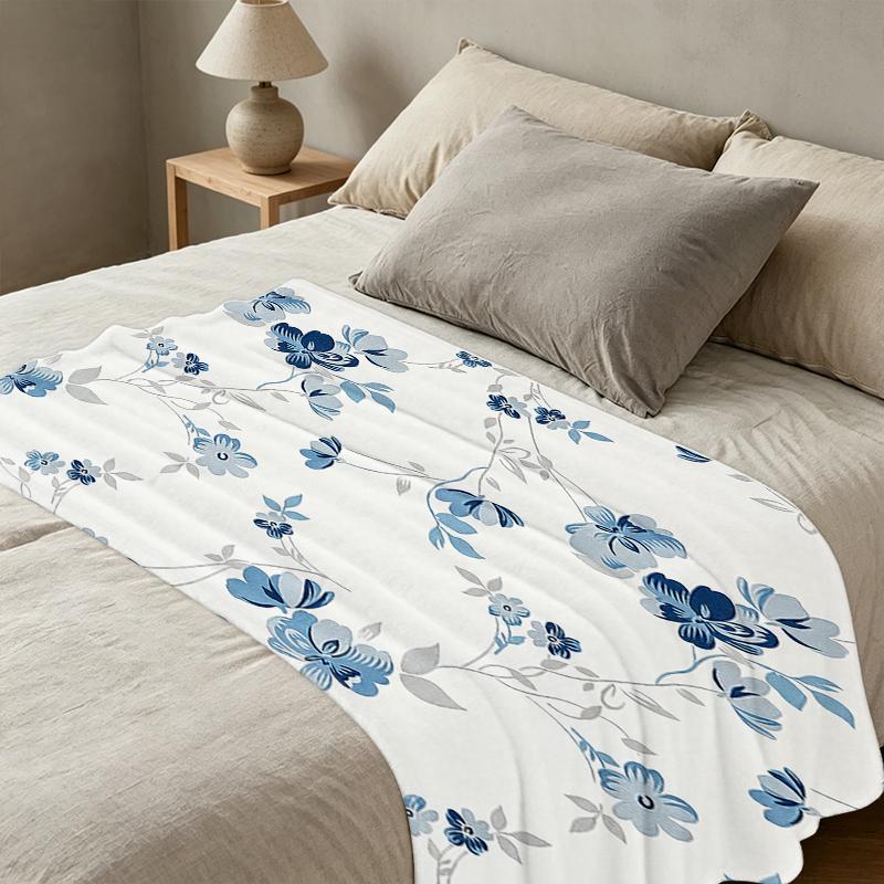 Soft Flannel Fleece Blanket, Breathable Skin-Friendly Cozy Throw Ideal for Home Use, Warmth, Christmas & Halloween Decoration