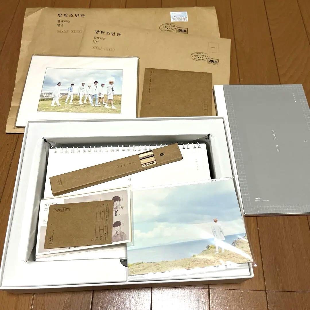 

[USED] BTS 2018 Season s Greetings (First Press Bonus Included)