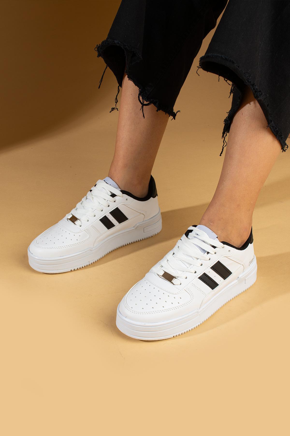 

Женские кроссовки в полоску на шнуровке Comfort Sole 001-1005-24БелыйЧерный 36 белый/чёрный