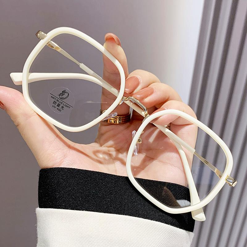 Women's Style Fashion Myopia Glasses Trendy Retro Blue Light Blocking Glasses for Ladies Men Square Clear Near Sight Eyeglasses