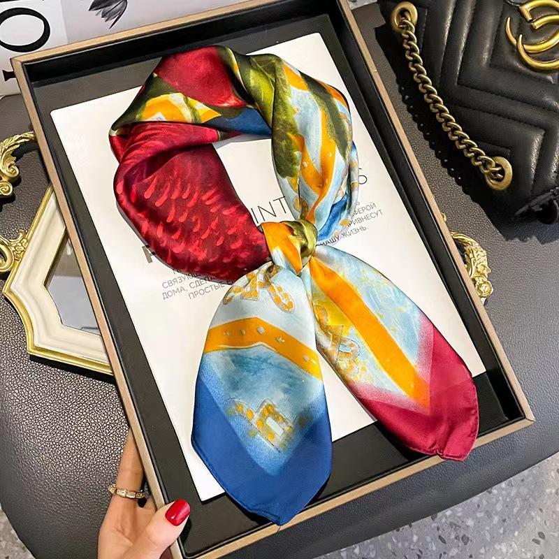 

70*70 Small Square Scarf, Retro And Versatile Printed Women s Scarf/necklace One Size