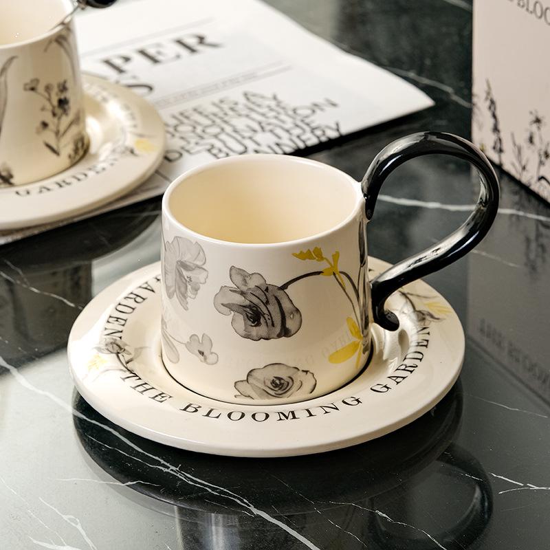 Luksusowy Zestaw Retro Ceramicznej Filiżanki do Kawy i Spodka na Popołudniową Herbatę - Eleganckie Pudełko Prezentowe w Zestawie