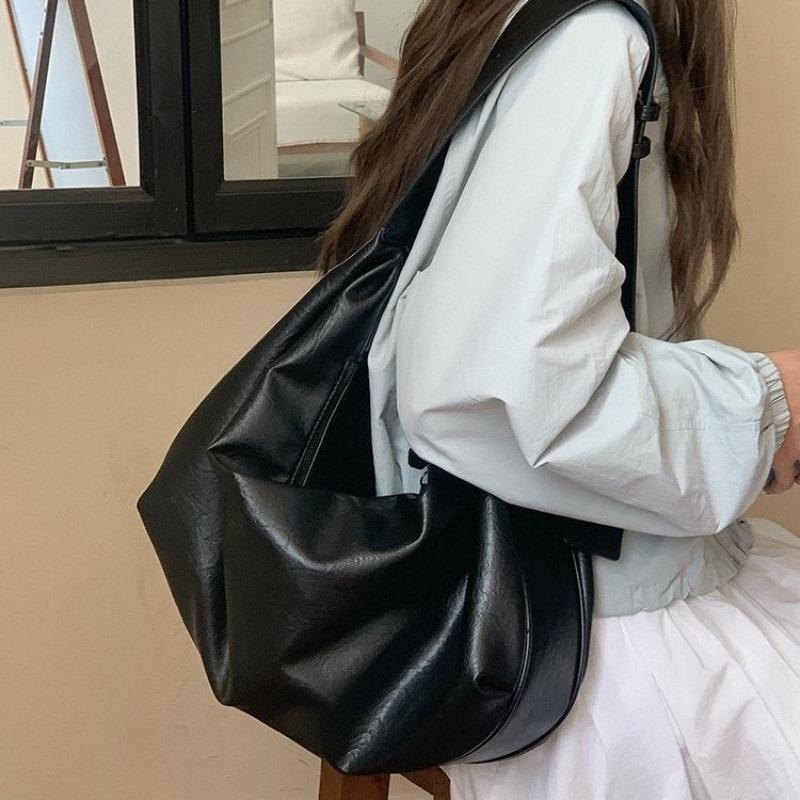 Retro soft surface large capacity black dumpling bag women's large capacity locomotive bag one shoulder crossbody tote bag women's bag