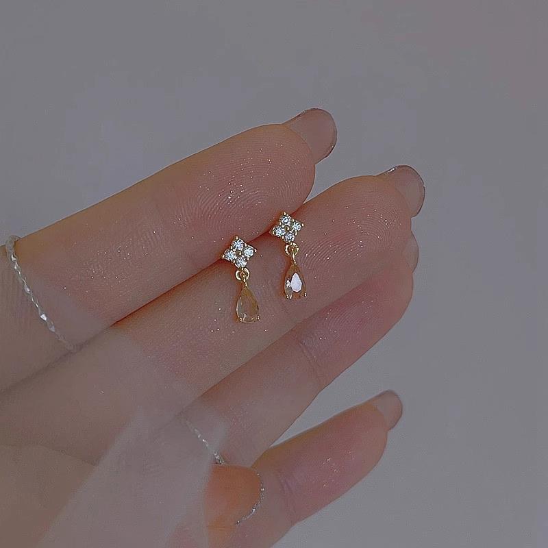 Sweet Champagne Zirconia Studs Female Niche High-level Sense of One Hundred Exquisite and Light Luxury Earrings Studs Office Versatile Daily Wear
