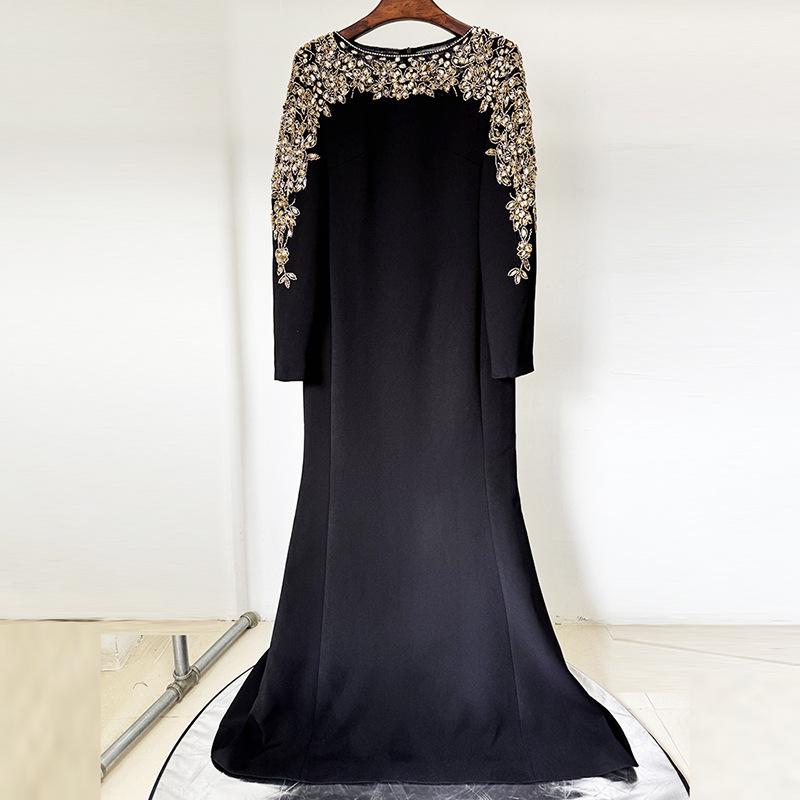 Elegant Grand Banquet Gown 2026: Mesh Splicing, Heavy Beading, Rhinestone Inlaid Long Dress