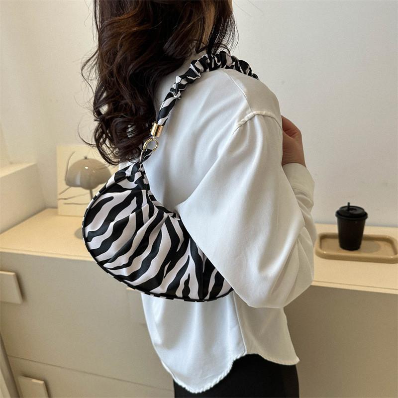 Fashionable Fall Moon Bag For Women Stylish Animal Print Shoulder Handbag
