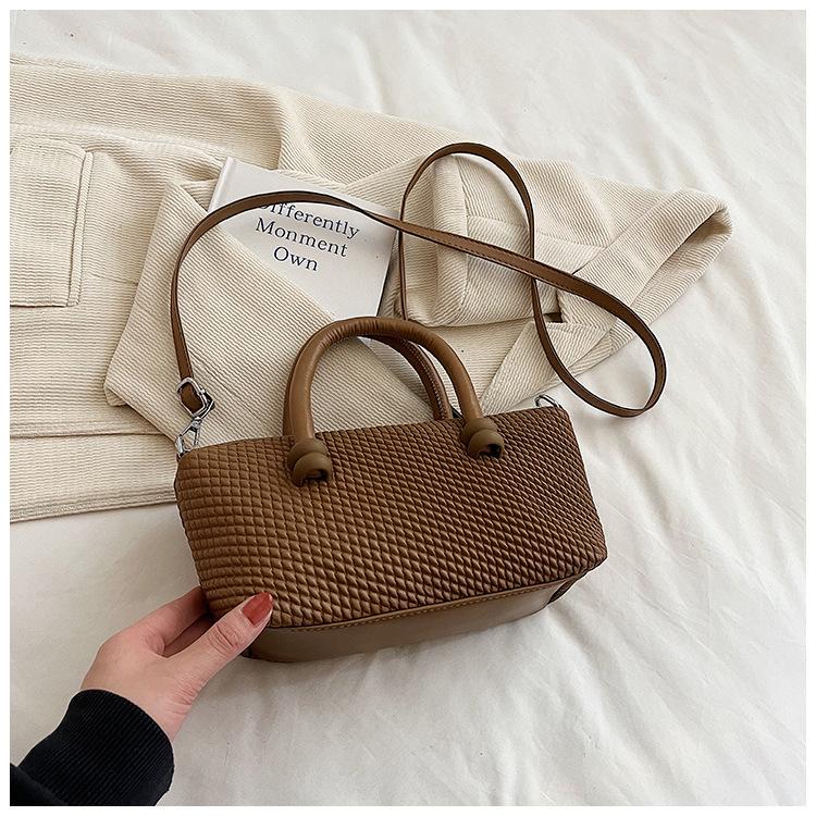 Hand carry fashion small square bag women 2025 summer new trendy simple shoulder bag niche trendy casual messenger bag