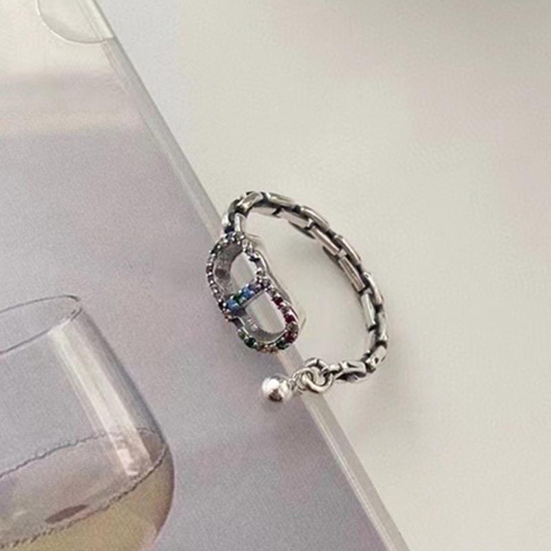 

Кольцо Fashionforward женское с привлекательными разноцветными стразами и регулируемой посадкой