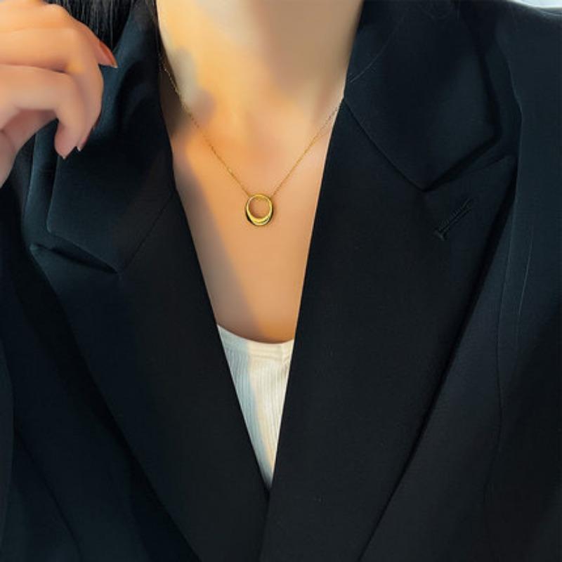 Gold Plated Stainless Steel Twisted Circle Pendant Necklace золотой