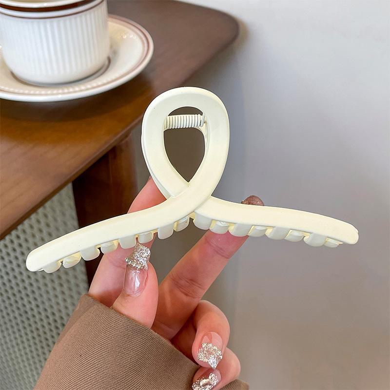 Versatile Milk Coffee Hair Clip: Large, Simple Shark Design for Women