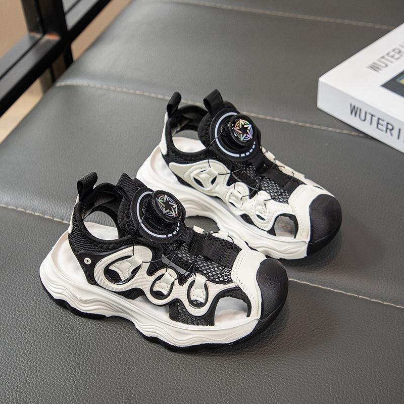 Children's sports sandals 2025 summer new hollow soft-soled boys beach shoes medium and older boys' bag head sandals