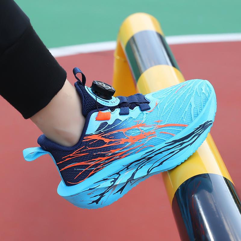 

2025 Autumn Boys Mesh Breathable Running Shoes with Rotating Buckle and Luminous Soft Sole 31 небо синє кольору