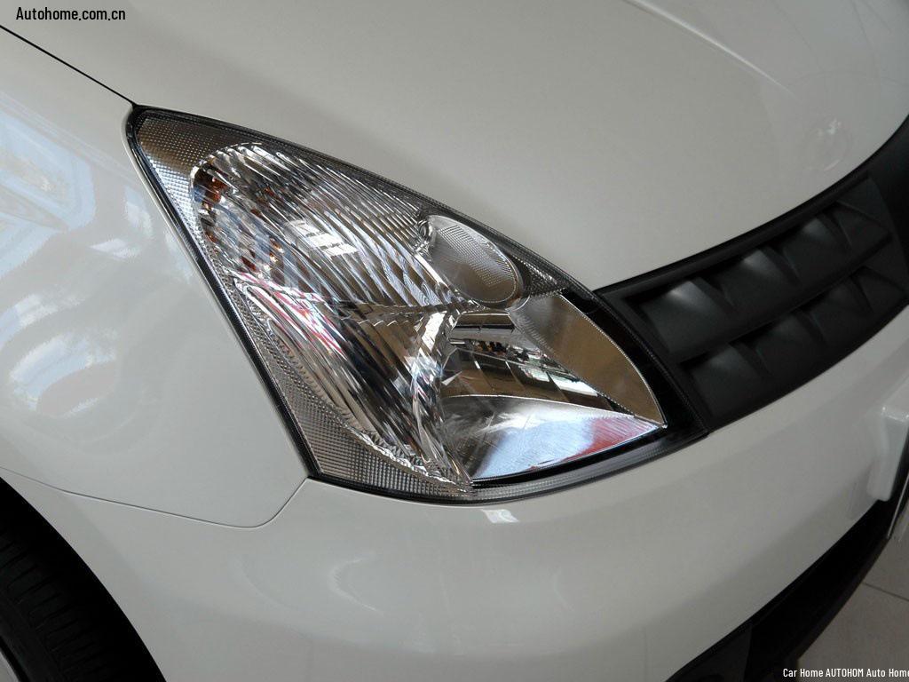 Compatible with 05-12 Livina Headlights: Old Model Front Combination Light Assembly.