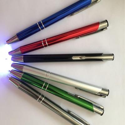 עט כדורי LED רב-תכליתי עם מסך מגע ולוגו ניתן להתאמה אישית