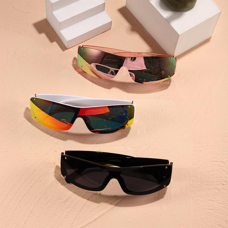One-Piece Sunglasses Futuristic Hip-Hop Niche Sunglasses Punk Wear Street Photography Men And Women