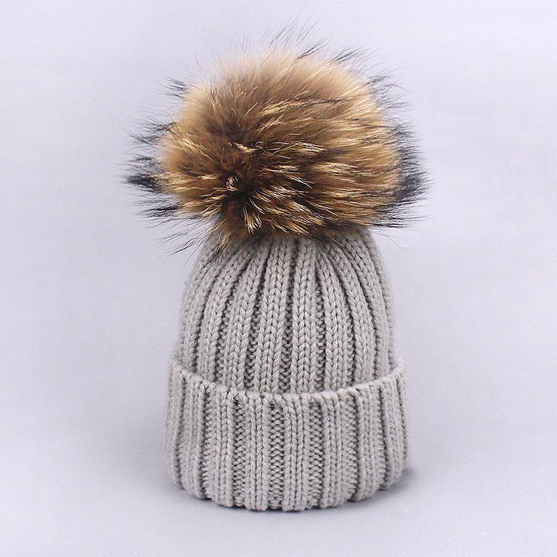 

В язаний комплект Батьки-дитина з шапки та шарфа з помпонами з хутра єнота Child: 48-54CM