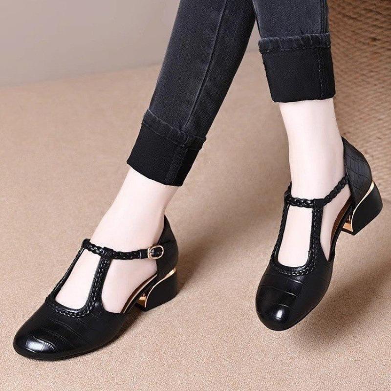 Baotou Sandalen neue Sommer Hohl atmungsaktives weiches Leder dicker Absatz Pendler kühle Einzel-Schuhe