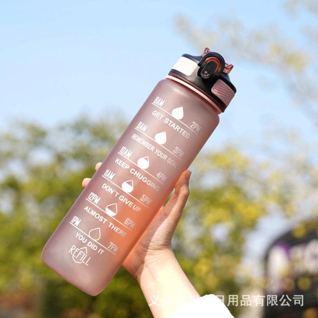 Gradient Plastic Water Bottle, 1L Large Capacity, -up Lid, Portable Outdoor Sports Water Bottle.