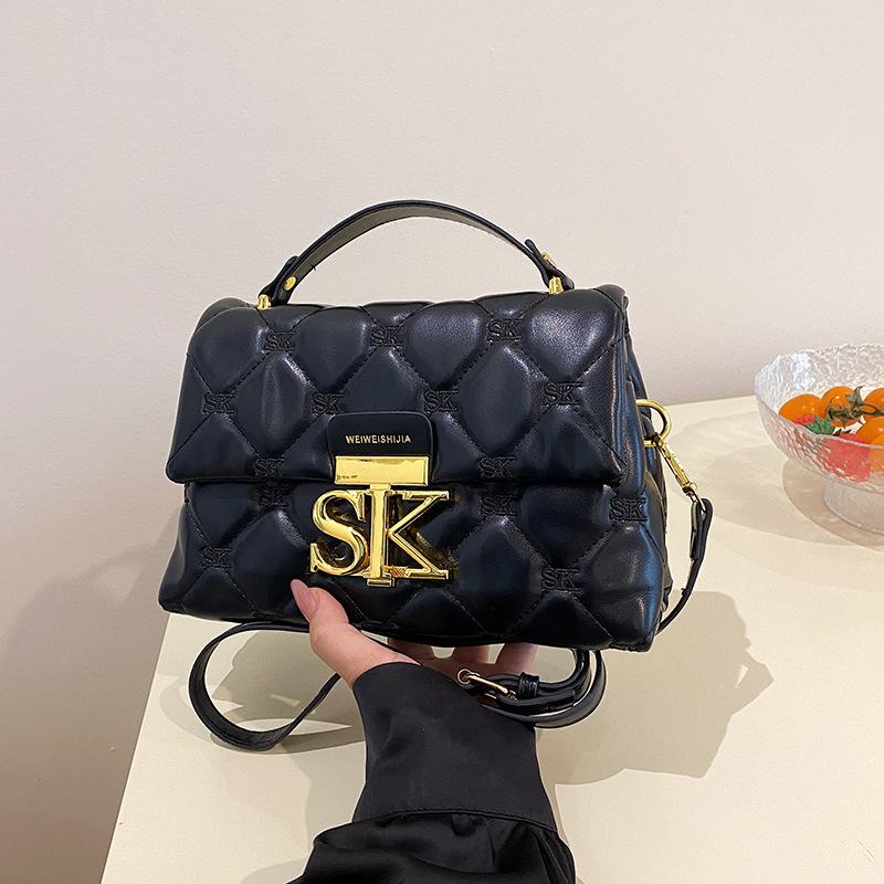 

Rhombus chain bag women s 2024 new portable shoulder messenger bag high-end casual versatile women s bag чорний