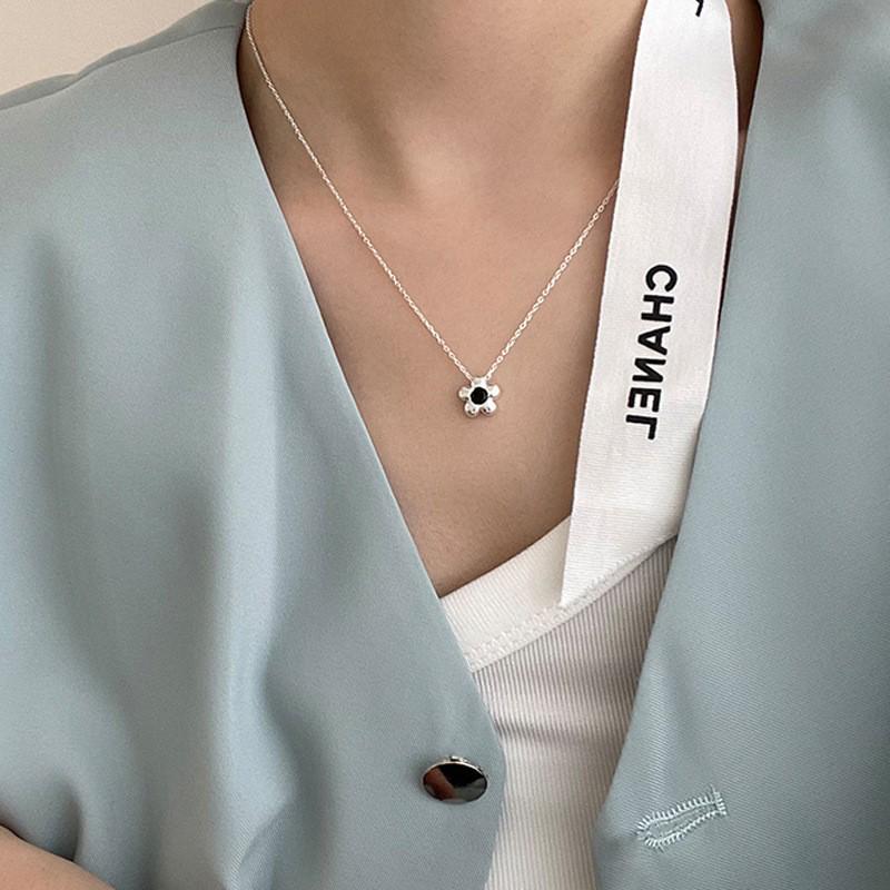 S925 Silver Retro Circle Necklace – Women's Elegant Clavicle Chain, Light Luxury Trendy Sweater Accessory