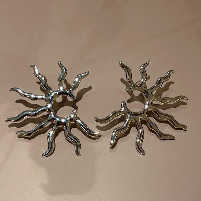 Gold Simple Sun Stud Earrings Exaggerated Big Geometric Statement Earrings for Women Irregular Personality Fashion Jewelry 2023