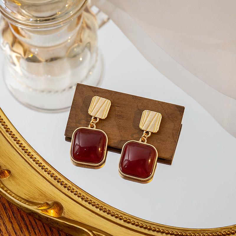 Vintage Square Acrylic Drop Earrings for Women Golden Carve Metal Geometry Dangle Earrings Wedding Party Trendy Jewelry