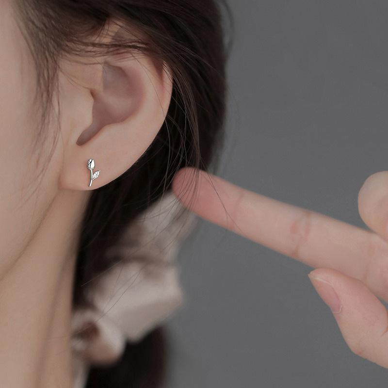 Light Luxury Tulip Stud Earrings for Women Tiny Crystal Flower Earrings Simple Summer Daily Commute Jewelry