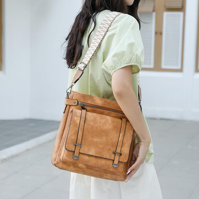 Multi-pocket Tote Bag for Travel Ladies, Retro Single-shoulder Multi-functional Crossbody Bag with PU Design for Commuting