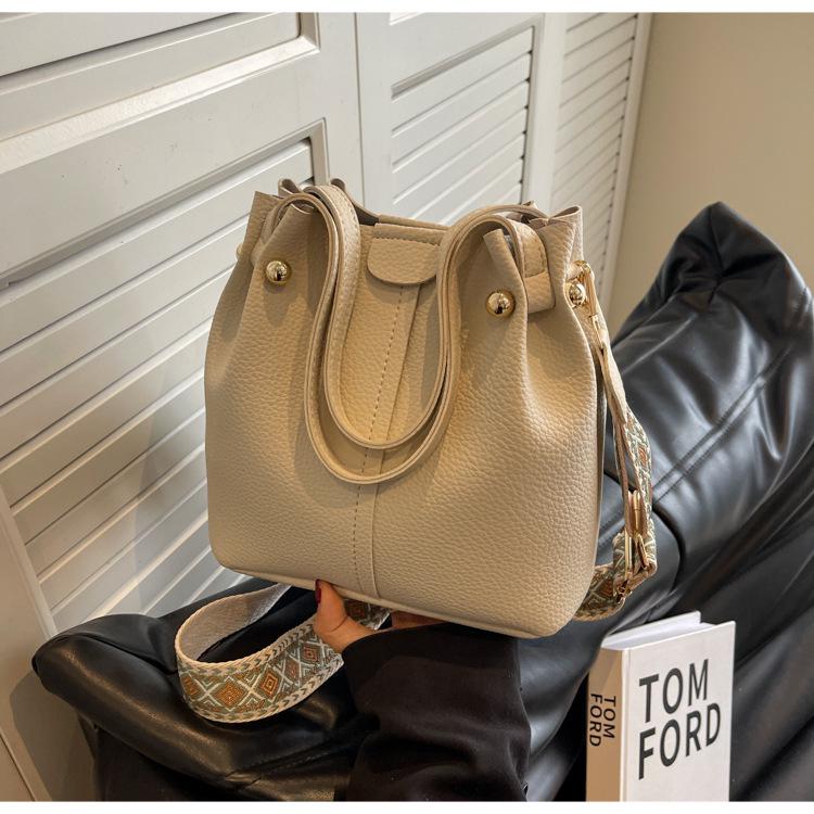 Bolso Bucket Versátil Coreano de Alta Gama, Edición Primavera/Verano 2024: Bolso de Mano para Mujer Bandolera de Hombro Único con Correa Ancha