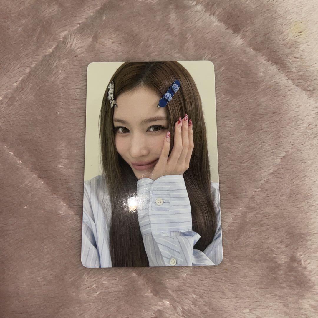 

[USED] TWICE Sana THIS IS FOR YIZHIYU Lakidro