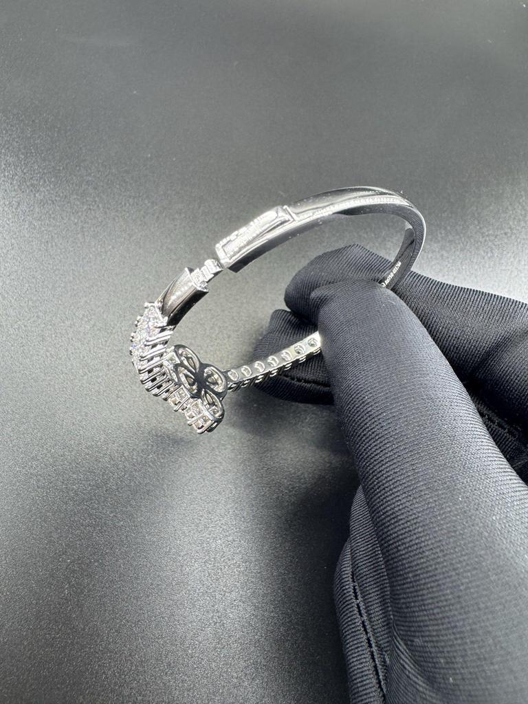 Luxury Diamond Four-Leaf Clover Bracelet - Elegant Valentine's Day Gift