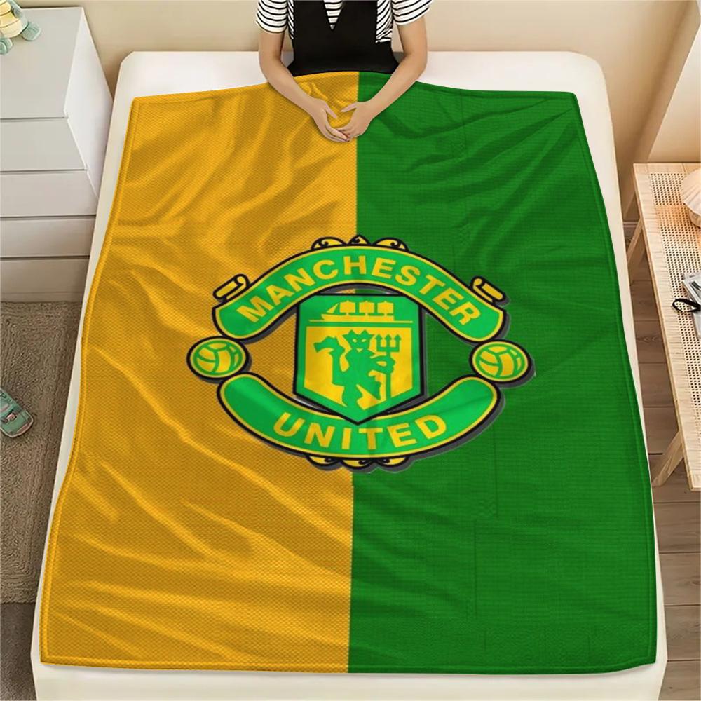 1 szt. Koc Flanelowy z Nadrukiem MANCHESTER UNITED Wysokiej Jakości Ciepły Komfortowy Pokrowiec na Wszystkie Pory Roku Idealny na Prezenty Wystrój Domu