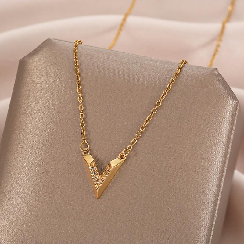 Ins Style Simple V Shaped Diamond Pendant Titanium Steel Clavicle Necklace For Women