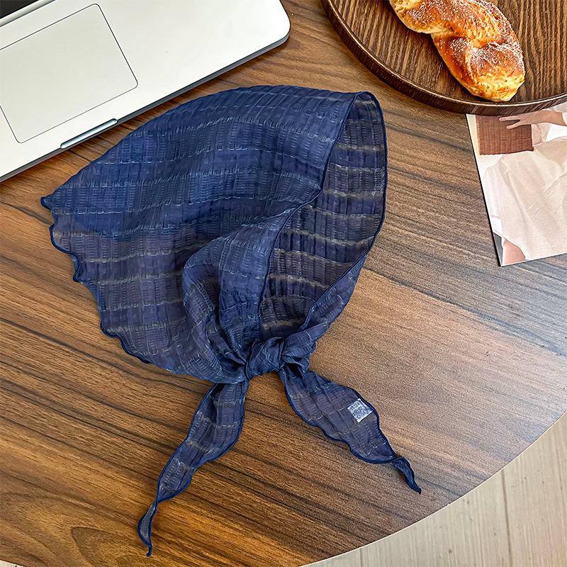 

Треугольный шарф женский новый дышащий тонкий однотонный платок на голову повязка для волос резинка для волос маленький свежий декоративный шарф шелковый шарф темно-синий