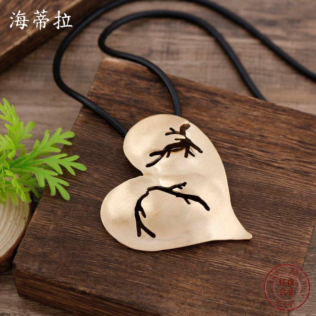 New brushed love leather rope long pendant, women's exaggerated high-end heart-shaped versatile long necklace