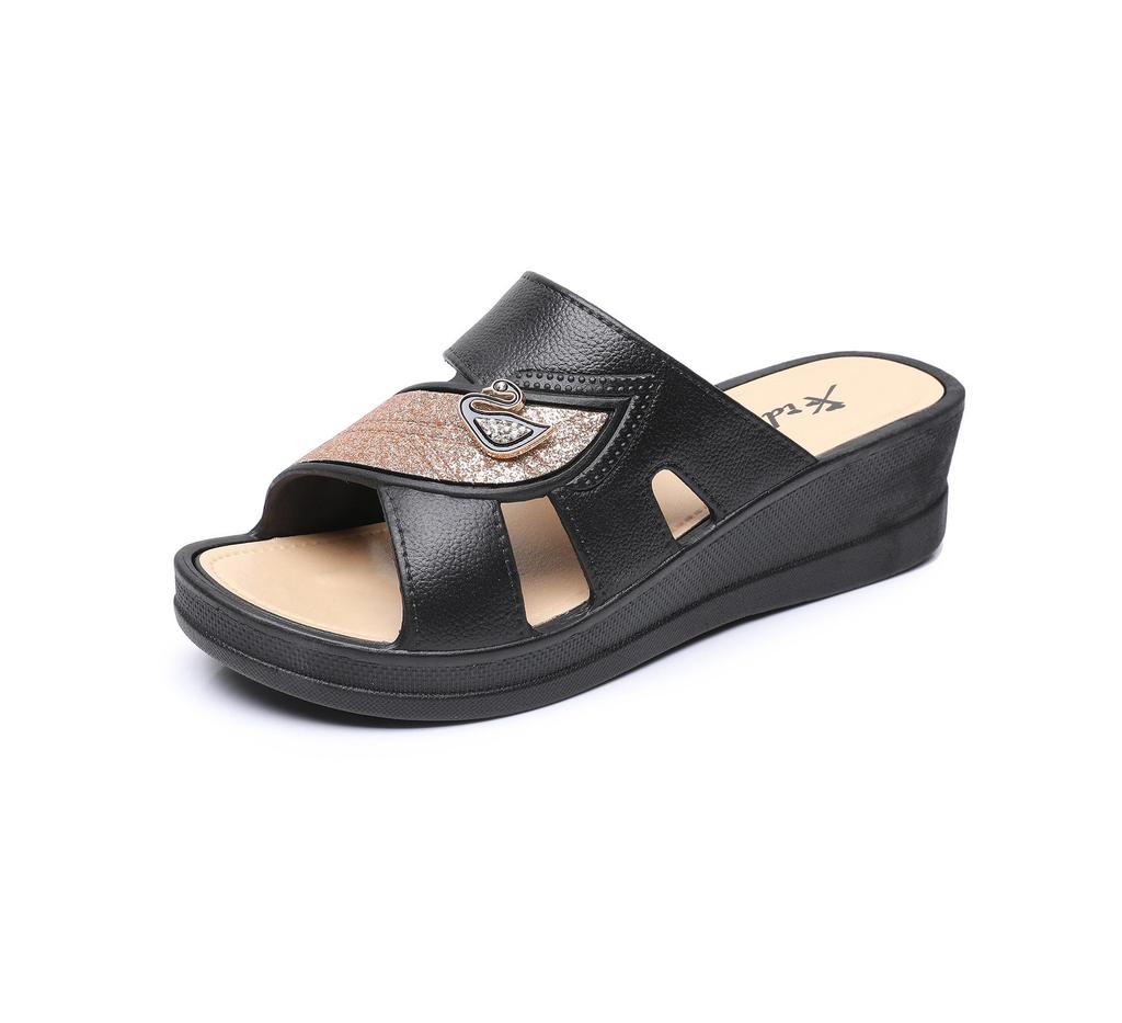 Mom’s Outdoor Women's Summer Fashion Non-Slip Thick-Soled Slippers - Comfortable for Middle-Aged and Elderly