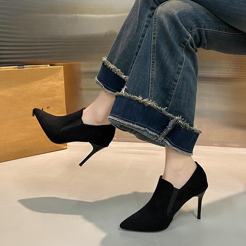Pointed High Heels for Women's 2025 Spring and Autumn New Retro Thick Heel Sleeve Single Shoe Suede Fashion Female's Shoes Pumps