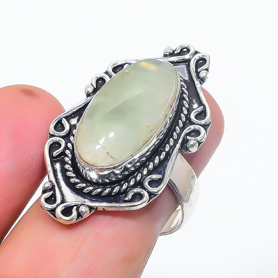 

Кольцо из серебра 925 пробы с натуральным драгоценным камнем пренитом ручной работы, размер 8 u7P24