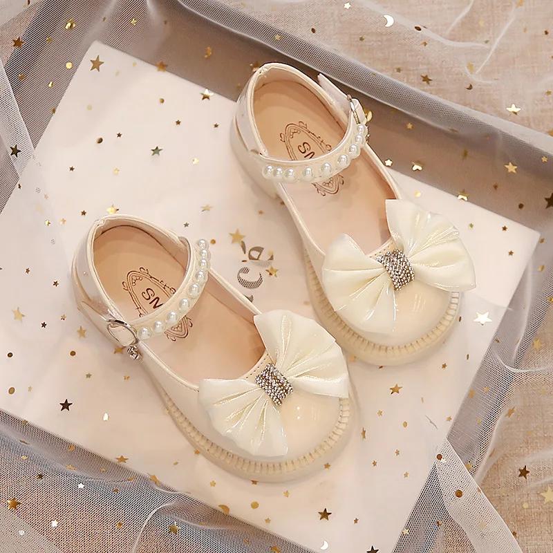 

New Girl Leather Shoe Soft Sole Anti Slip Performance Kid Crystal Shoes Fashion Girl Princess Shoe Brand Girl Low Heeled Sandal 26insole15.8cm бежевый