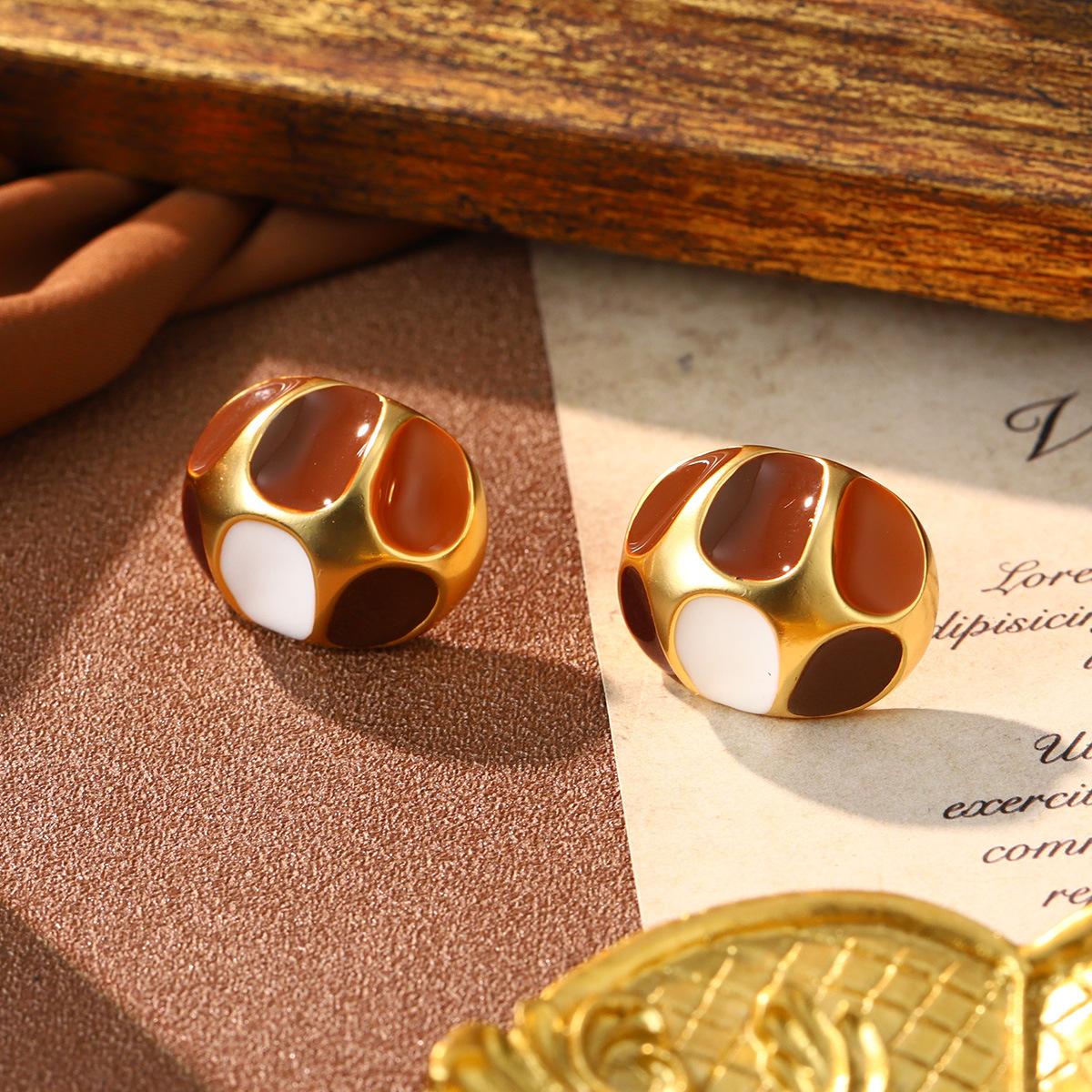 

New Year s red enamel dripping oil three-dimensional flower stud earrings Christmas retro copper gold-plated high-end new color-retaining earrings